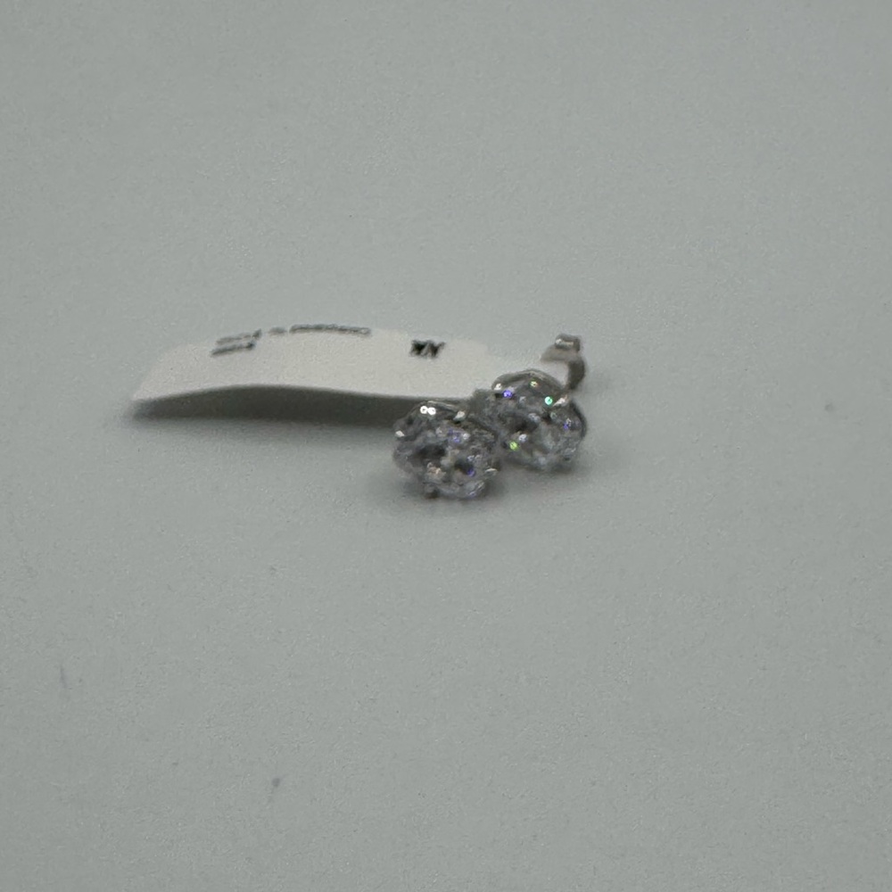 18k 2ct Radiant Studs - Picture 14 of 14